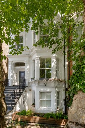 Flat 2, 12 St. Quintin Avenue, London photo 2