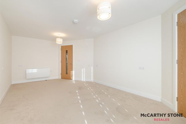 Flat for sale in The Moors, Thatcham