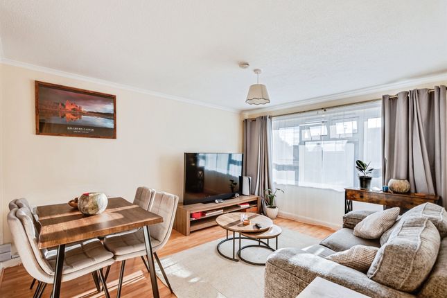 31, Sycamore Drive, Carterton photo 2
