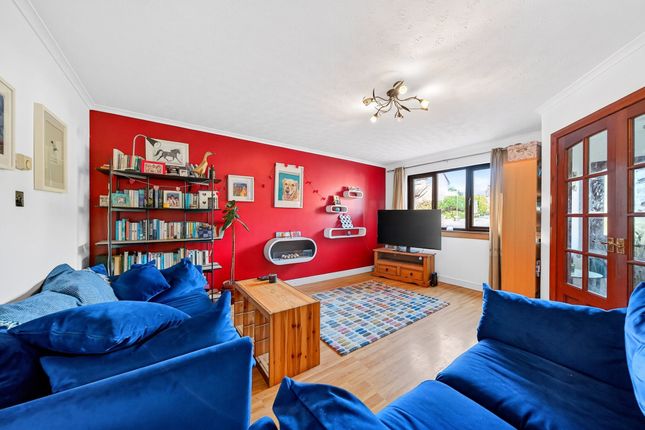 8 Sheriffs Park, Linlithgow photo 2