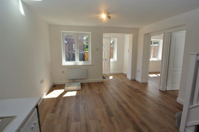 8a, Heronfield, Egham photo 3