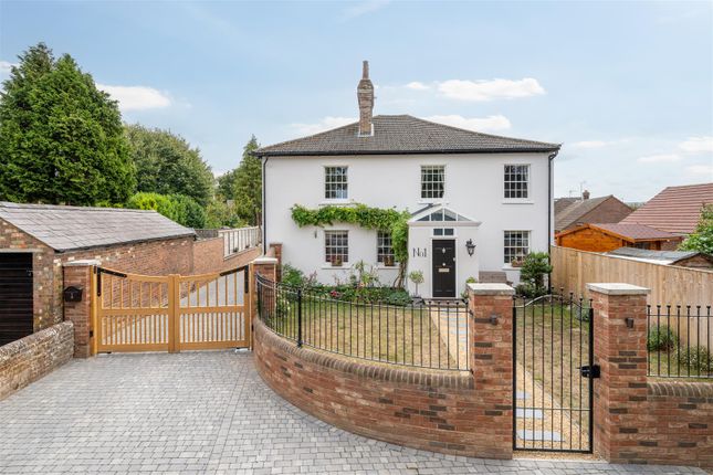 250826 - 1 Chuch Lane, Eaton Bray - 03.Jpg