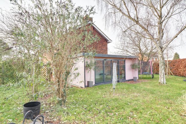 1, Sutton Acres, Bishop's Stortford photo 2
