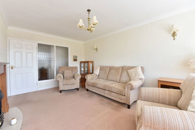 4, Burnham Close, Kingswinford photo 3
