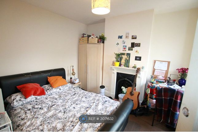 176, Donnington Gardens, Reading, Berkshire, RG1 photo 5