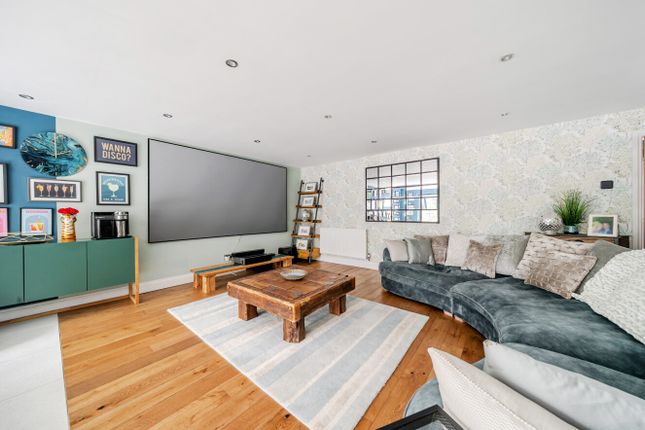 23, Hocombe Drive, Eastleigh photo 2