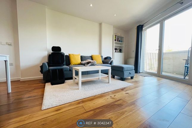 Flat  Pegasus Court  Heath Parade, Grahame Park Way, London photo 3