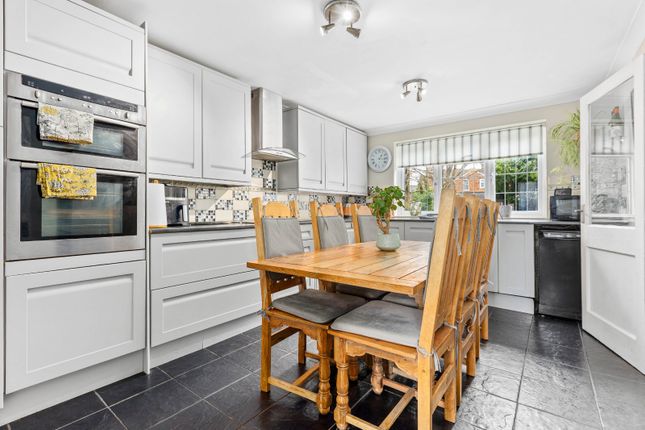 90, Walkern Road, Hertfordshire photo 3