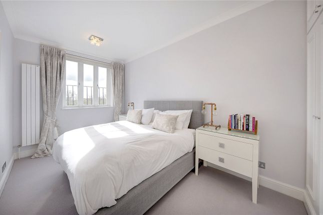 Flat for sale in Airlie Gardens, London