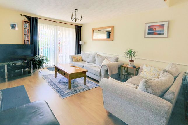 3 Eyebright Close, Croydon photo 2