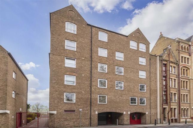 Thumbnail Flat to rent in Wapping High Street, London