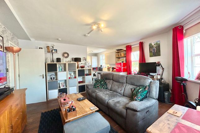 Flat 2, Peryam Court, Exeter photo 4