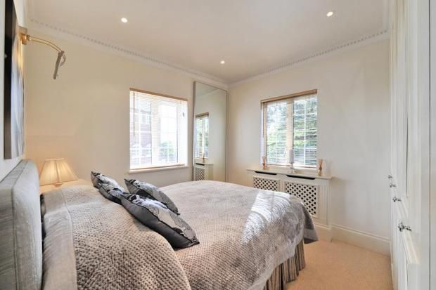 Flat to rent in The Mount, London