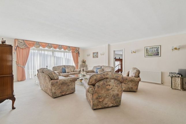 6, Beechen Grove, Pinner Village photo 3