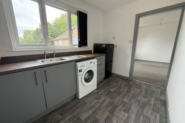 Flat 7, Cecil Court, Cecil Avenue, BRADFORD photo 4