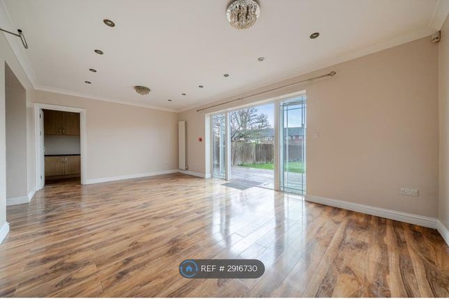 Cippenham Lane, Slough photo 4