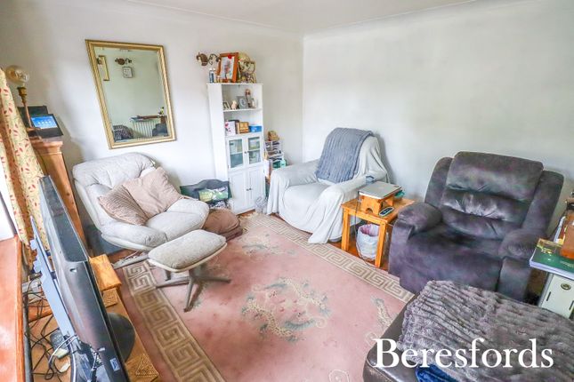 18, Roseberry Gardens, Upminster photo 4