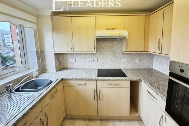 25, Holmes Court, Tonbridge photo 4