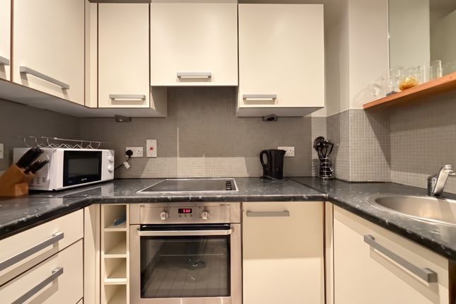 Plumbers Row, London photo 5