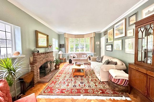 15, Wilmerhatch Lane, Epsom photo 3