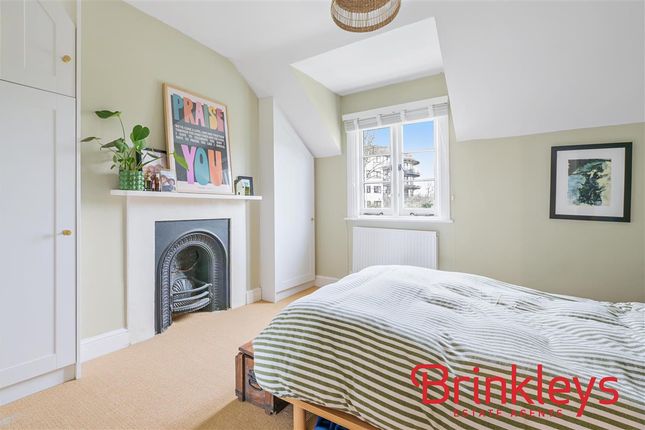 Terraced house for sale in Commondale, London
