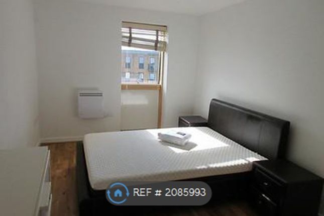 Flat, Lawrie House Durnsford Road, London photo 4