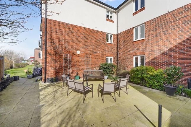 8 Tythe Court, 141 White Hart Lane, Romford photo 5