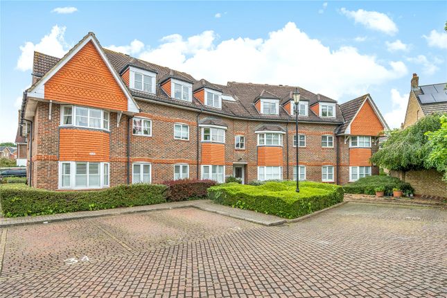 Thumbnail Flat for sale in Hayward Road, Thames Ditton