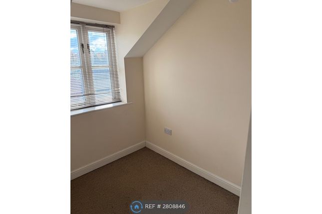 Commercial St Rothwell, Leeds photo 5