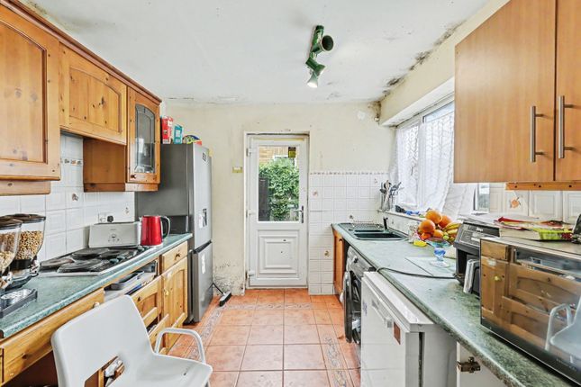 28, Orchard Way, Northamptonshire photo 4