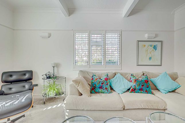 15, Tennyson Close, Leigh-on-sea photo 4
