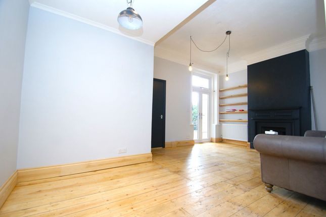 Flat to rent in Harold Road, Cliftonville