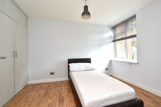 Flat to rent in Rydens Houseflat 1 Rydens House, Charlesfield Road