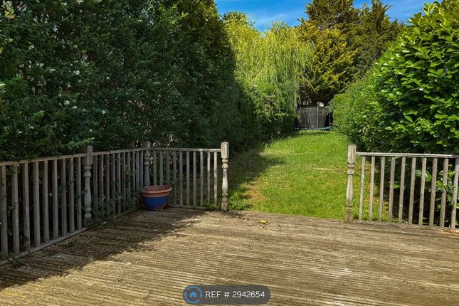 Heath Drive, Potters Bar photo 3