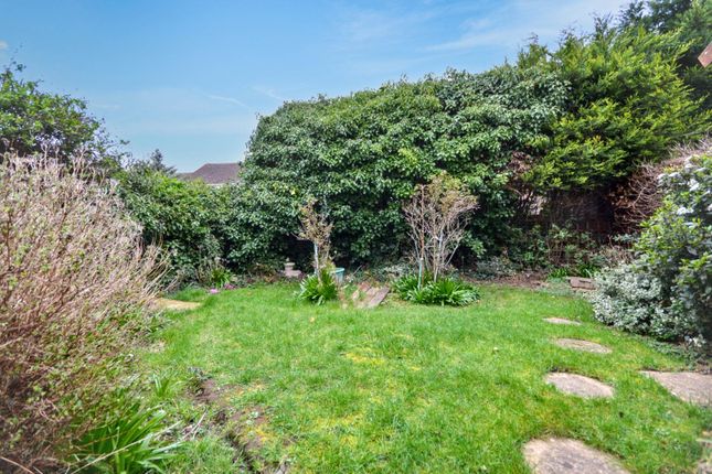 25, Plantation Crescent, Tewkesbury photo 2