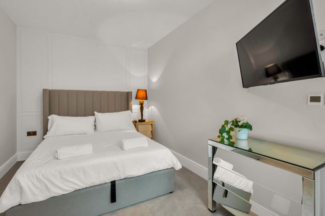 Duplex to rent in Alexandra Park Road, London