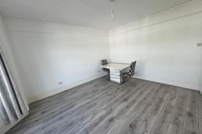 First Floor, 86a, Caversham Avenue, London photo 3
