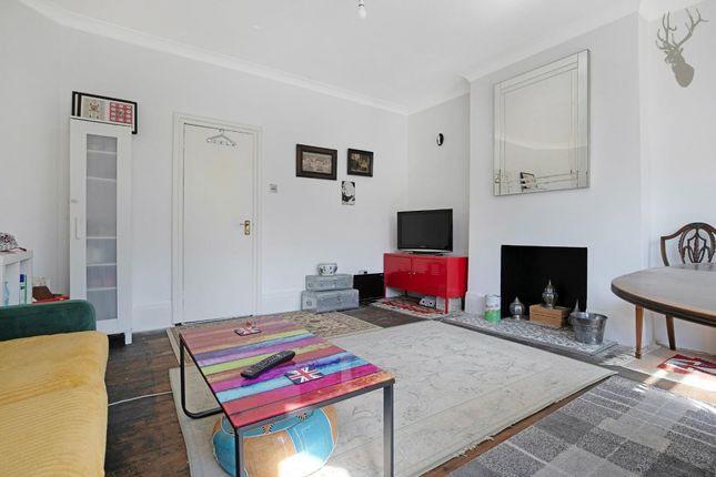 Flat 2, 18 Warren Road, London photo 3