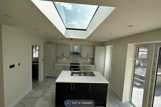 Cascade Road, Buckhurst Hill photo 4