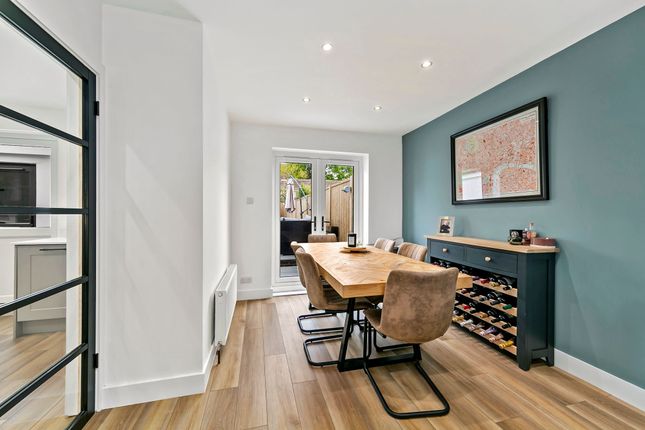 End terrace house for sale in Buckingham Road, Richmond