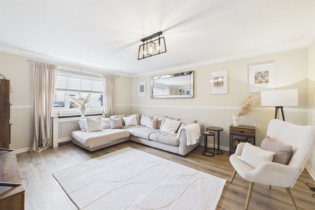 1 Duke's Court, Larkhall photo 2