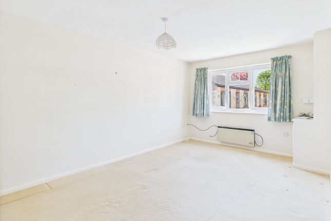 18 Lordship Close, Royston photo 3