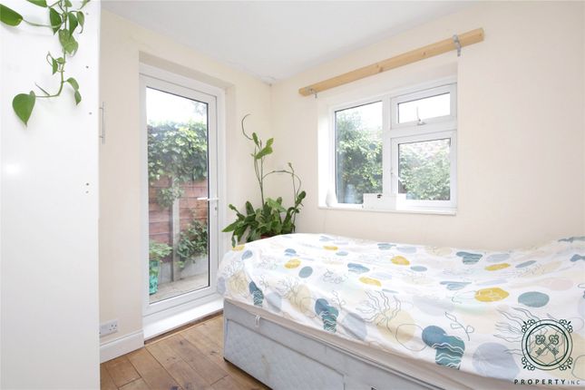 60, Station Crescent, London photo 3