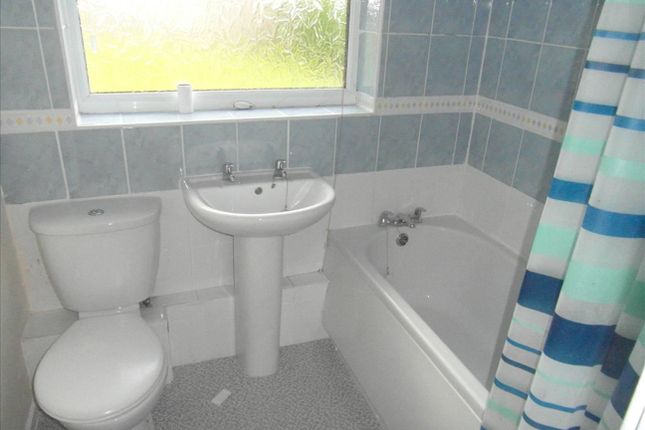 16, Hamsterley Crescent, Newcastle upon Tyne photo 5