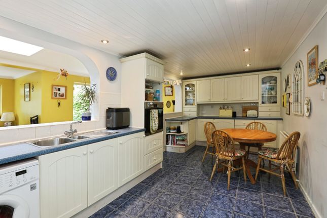 72, Central Way, Oxted photo 4