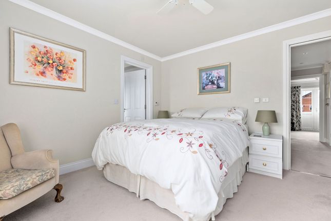 8 Coopers Court, Shefford photo 4