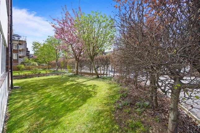 Flat 18, 119, Haverstock Hill, London photo 3