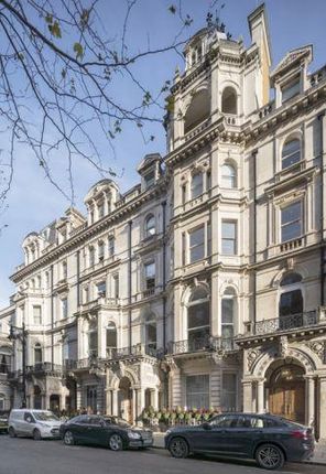 Office to let in 6 Chesterfield Gardens, Mayfair, London