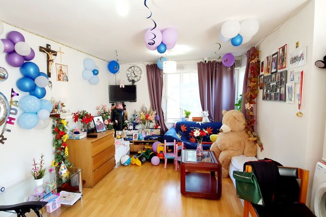 46, Blackburn Way, Hounslow photo 3