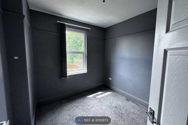 Flat, Lawn Road, Doncaster photo 5